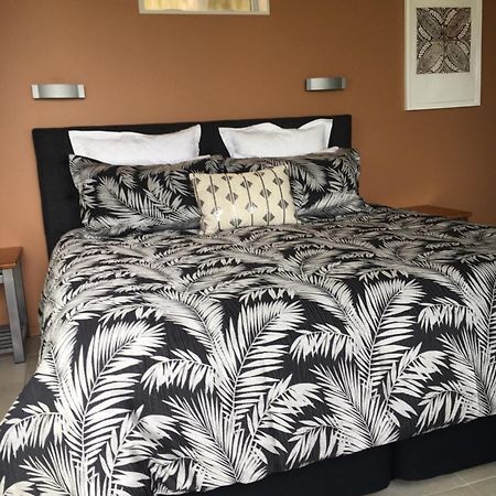 Nikau Apartments Waiheke Island Onetangi ภายนอก รูปภาพ