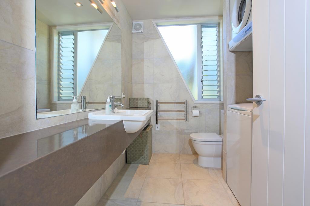 Nikau Apartments Waiheke Island Onetangi ภายนอก รูปภาพ