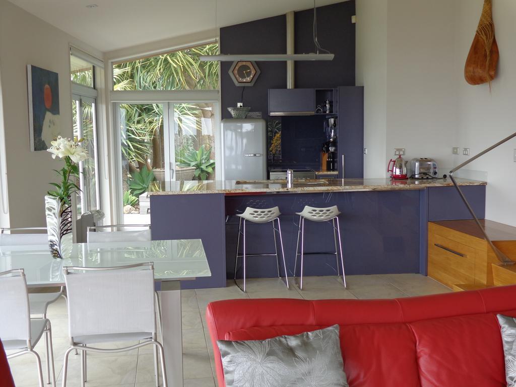 Nikau Apartments Waiheke Island Onetangi ภายนอก รูปภาพ